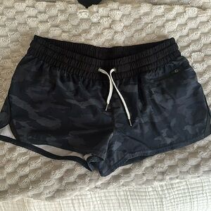 VUORI BLACK WATERCOLOR CAMO CLEMENTINE SHORT
